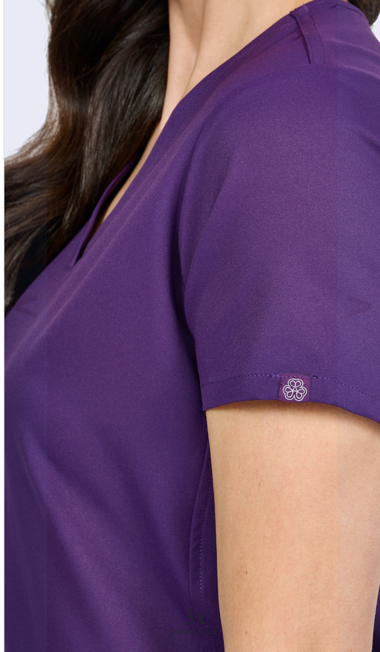 FOCUS V-NECK TOP