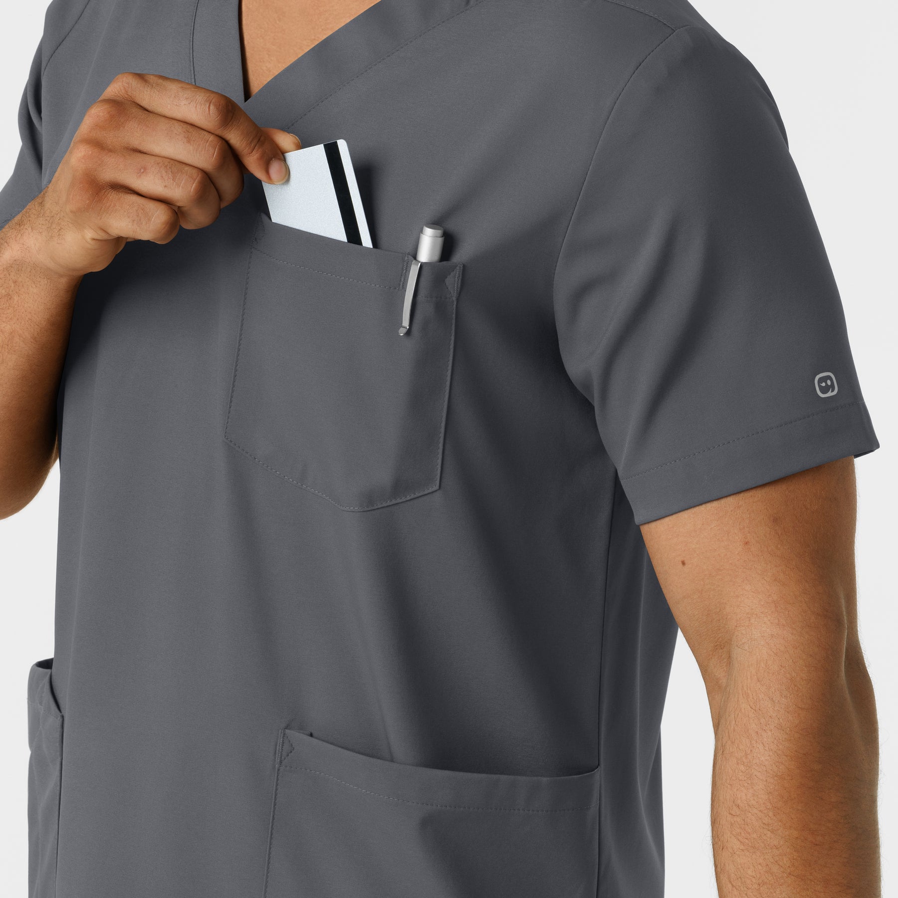 BOUNDLESS MEN'S MULTI POCKET SCRUB TOP