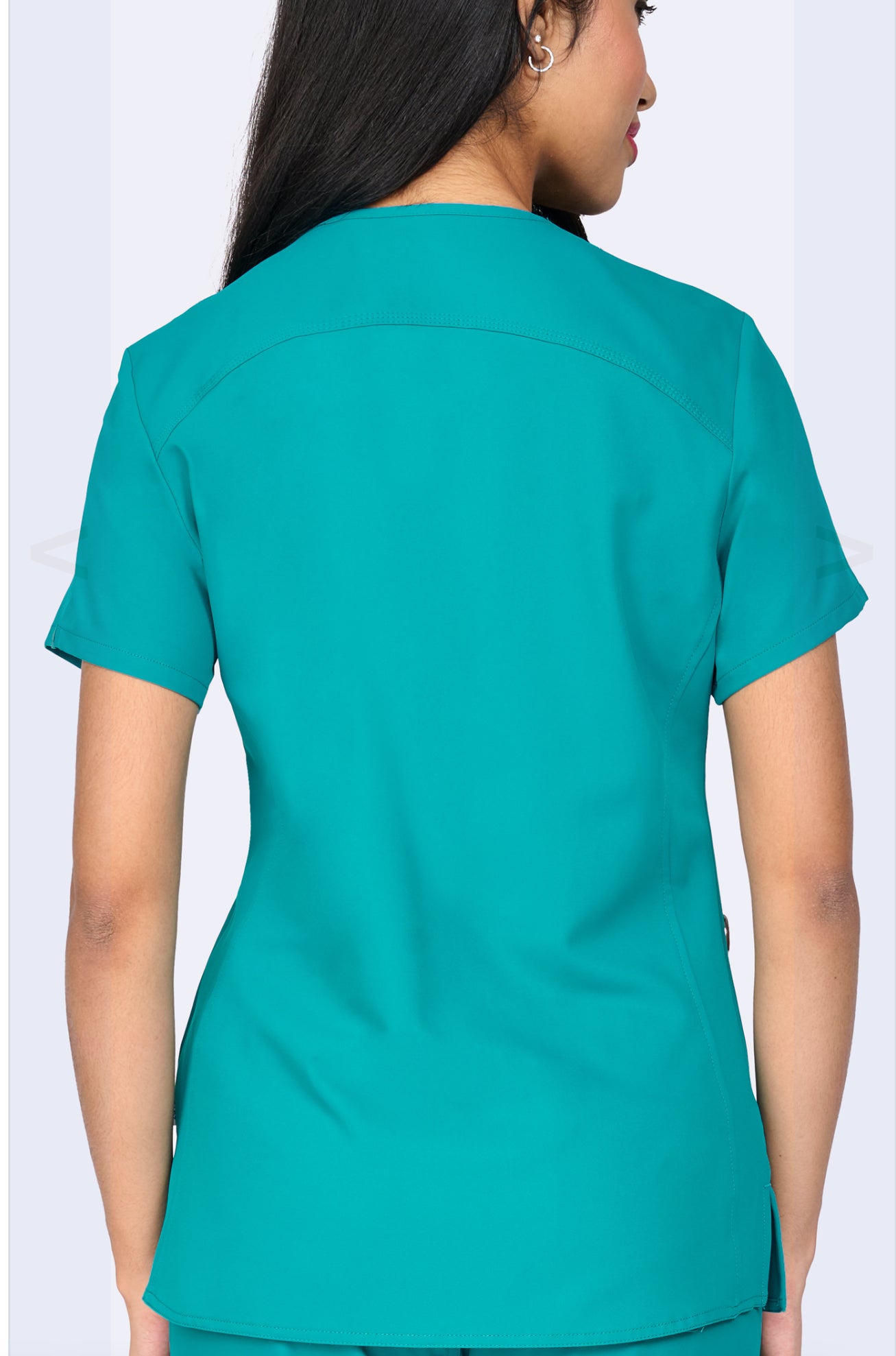 FOCUS V-NECK TOP