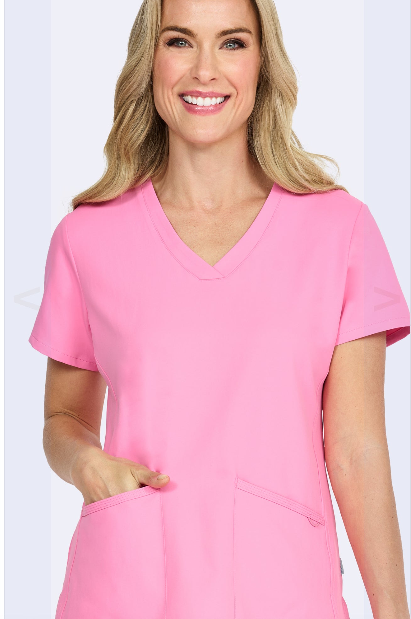 FOCUS V-NECK TOP