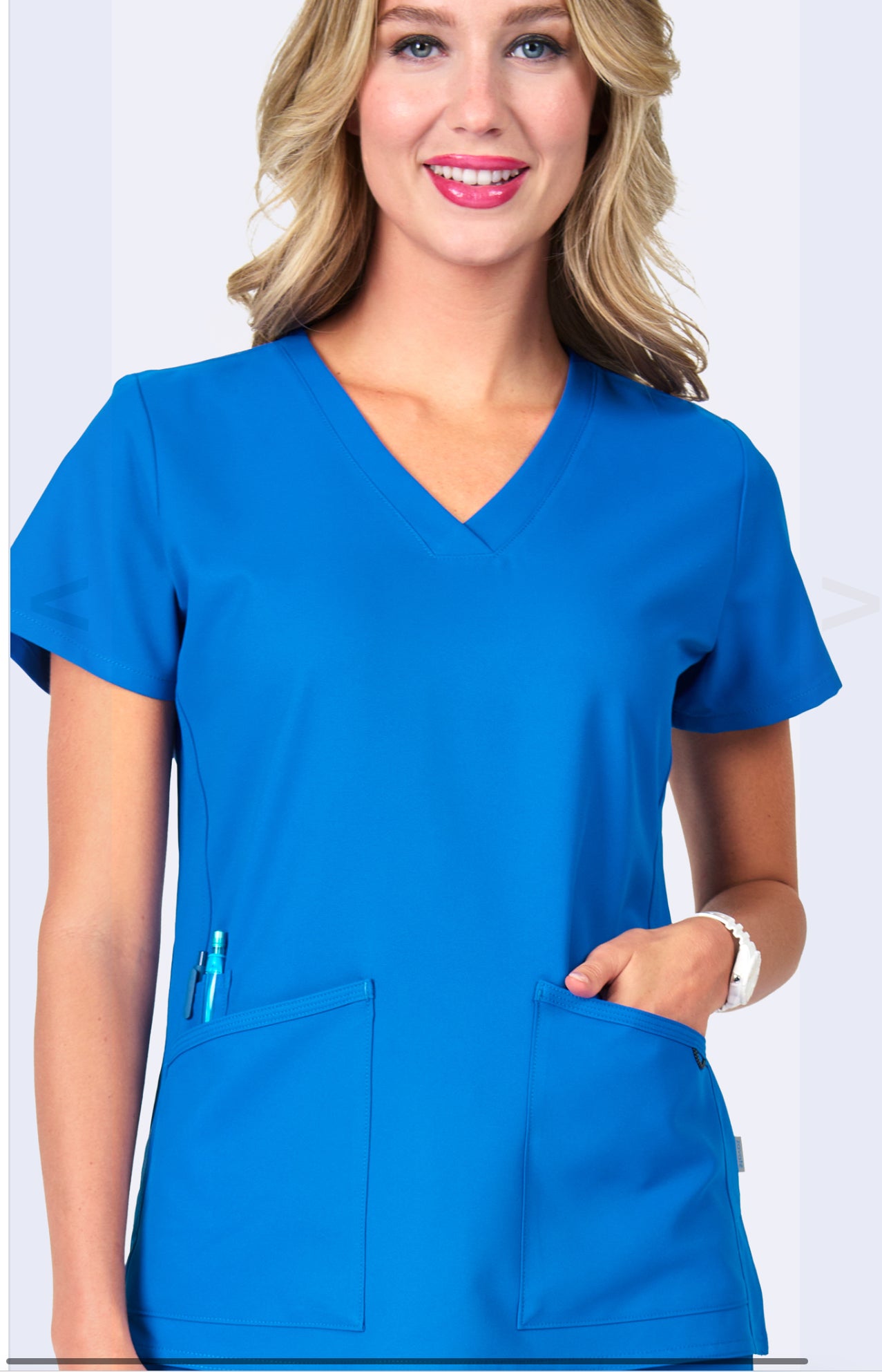 FOCUS V-NECK TOP