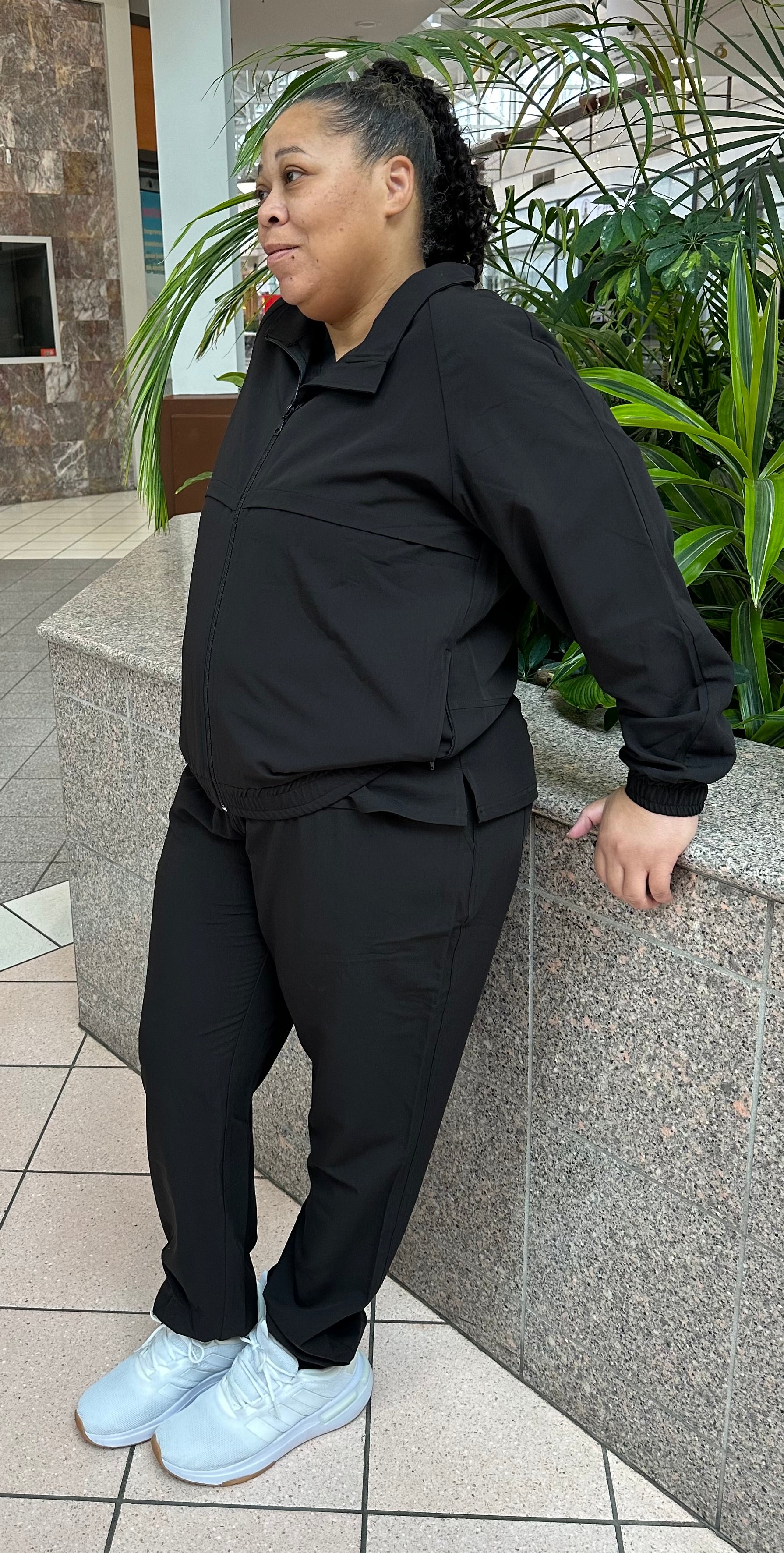 ESSENTIAL WARM-UP JACKET